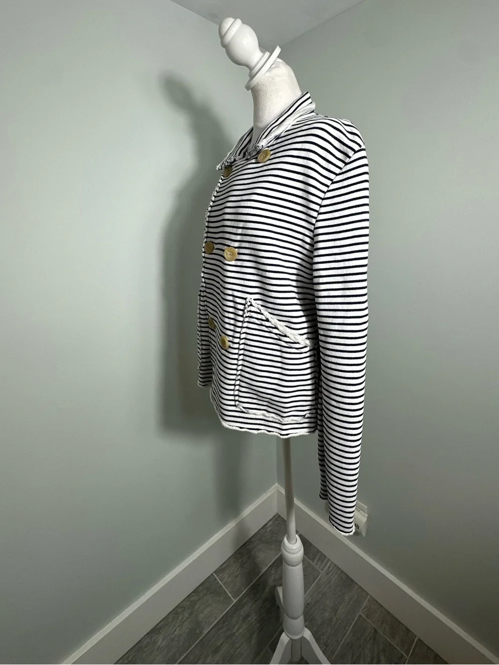 FRANK & EILEEN MINI BELFAST
Cropped Sweatshirt Peacoat, Current Season - Picture 7 of 17